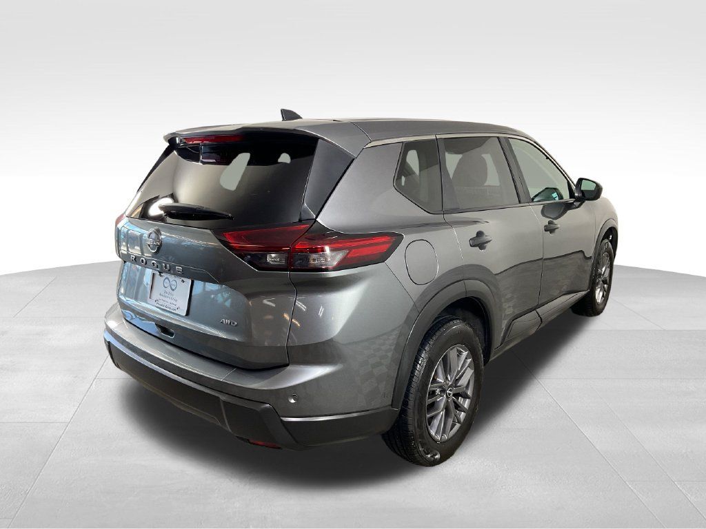 Used 2024 Nissan Rogue S AWD/4WD image 9