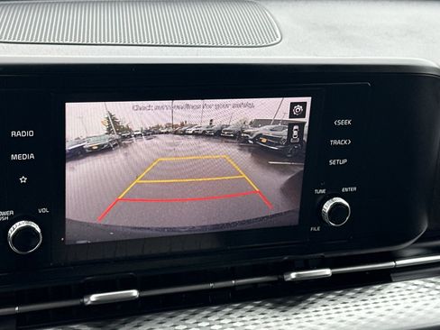 Used 2022 Kia Carnival LX image 19