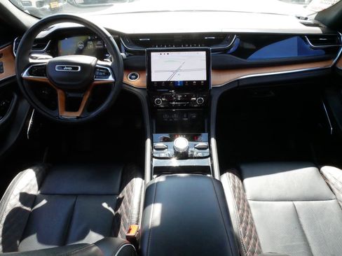 Used 2023 Jeep Grand Cherokee L Summit AWD/4WD image 10