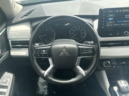 Used 2025 Mitsubishi Outlander SE FWD image 24