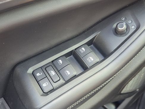 Used 2025 Jeep Grand Cherokee L Altitude AWD/4WD image 29