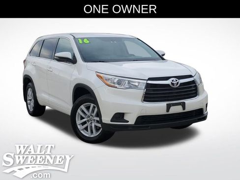 Used 2016 Toyota Highlander LE image 1