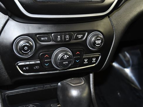 Used 2021 Jeep Cherokee Latitude Lux 80th Anniv w/ Quick Order Package 26U 80TH AWD/4WD image 31