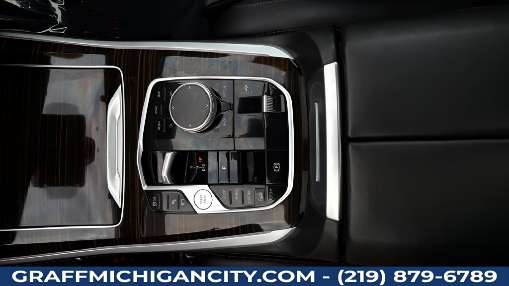 Used 2025 BMW X5 xDrive50e AWD/4WD image 19