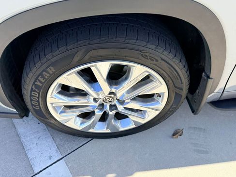 Used 2023 Toyota Highlander Limited image 17