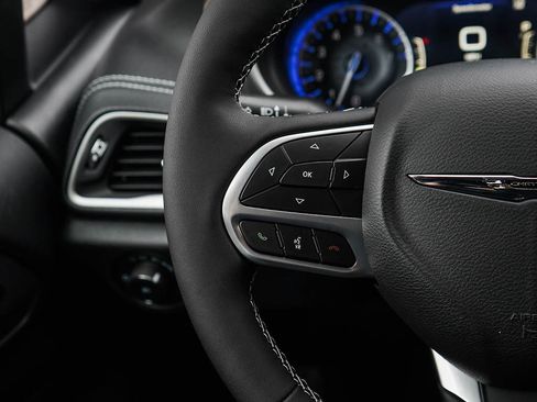 New 2026 Chrysler Pacifica Select image 22