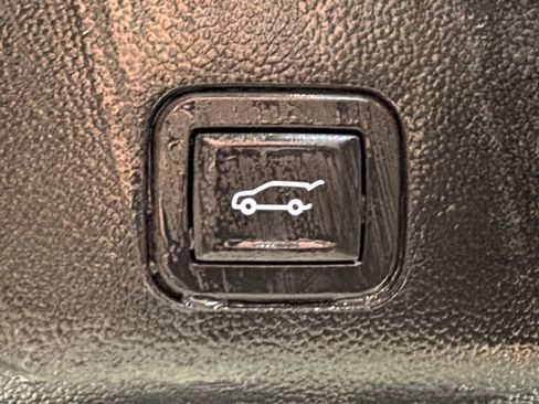 Used 2024 Chevrolet Tahoe Z71 w/ Luxury Package image 20