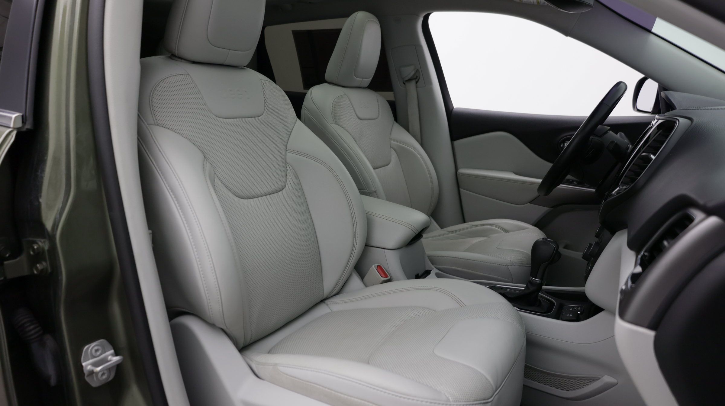 Used 2021 Jeep Cherokee Limited FWD image 40