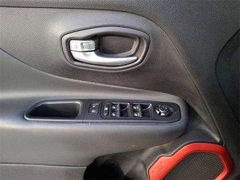 Used 2018 Jeep Renegade Trailhawk w/ Safety & Security Group image 15