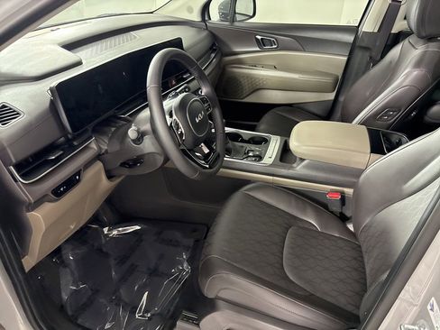New 2026 Kia Carnival EX FWD image 25