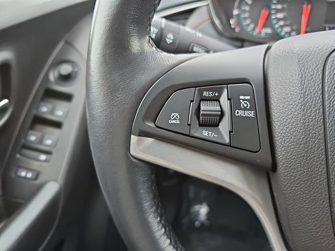 Used 2022 Chevrolet Trax LT w/ Redline Edition image 16