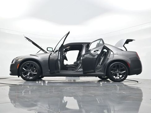 Used 2023 Chrysler 300 S image 40