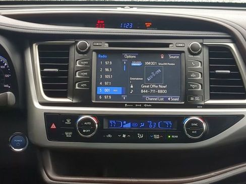 Used 2017 Toyota Highlander XLE AWD/4WD image 17