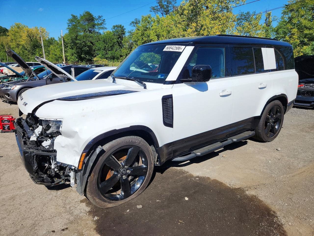 Used 2025 Land Rover Defender 130 X-Dynamic SE AWD/4WD image 3