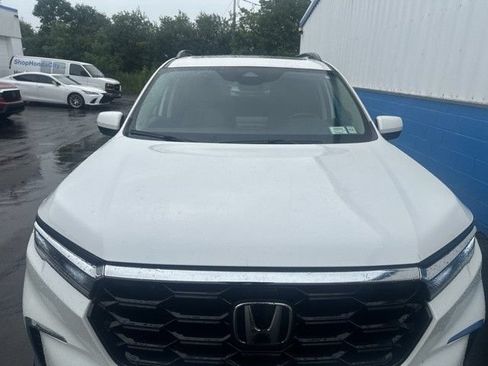 Used 2023 Honda Pilot Touring image 3