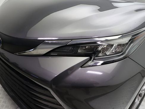 Certified 2025 Toyota Sienna XLE FWD image 3