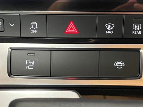 Used 2021 Audi e-tron Premium w/ Convenience Plus Package image 36