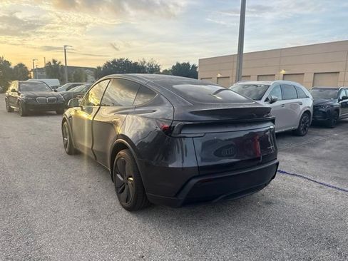 Used 2026 Tesla Model Y Long Range AWD/4WD image 3