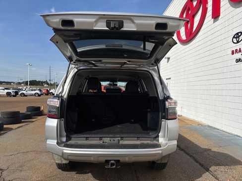 Used 2019 Toyota 4Runner TRD Off-Road Premium image 28