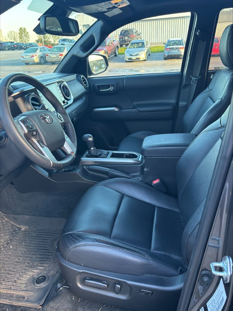 Used 2023 Toyota Tacoma Limited AWD/4WD image 7