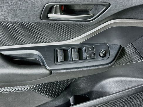 Used 2021 Toyota C-HR LE FWD image 14