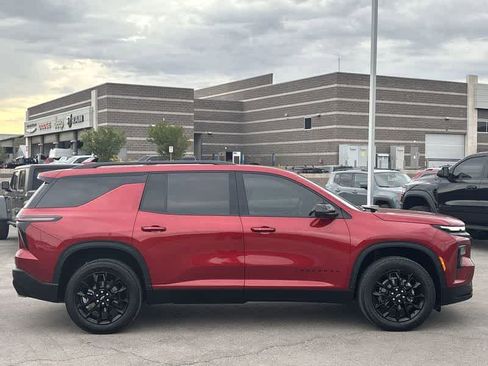 Used 2024 Chevrolet Traverse LT w/ Midnight/Sport Edition image 9