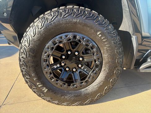 Used 2024 GMC Hummer EV 3X w/ Omega Edition image 28