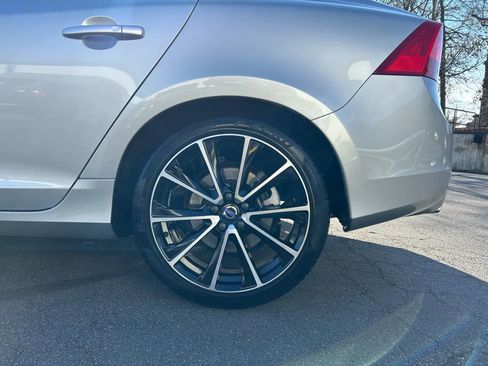 Used 2016 Volvo S60 T5 Premier w/ Convenience Package image 16