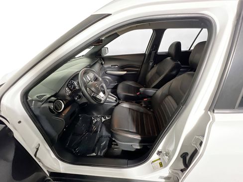 Used 2019 Nissan Kicks SR w/ SR Premium Package image 14