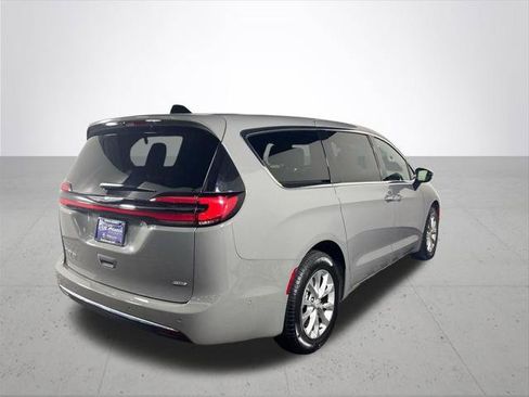 Certified 2025 Chrysler Pacifica Select AWD/4WD image 7