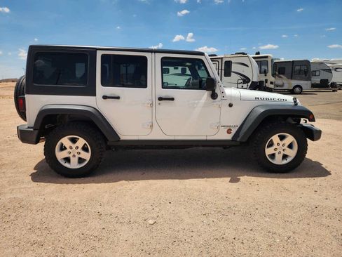 Used 2016 Jeep Wrangler Unlimited Rubicon w/ Connectivity Group AWD/4WD image 4
