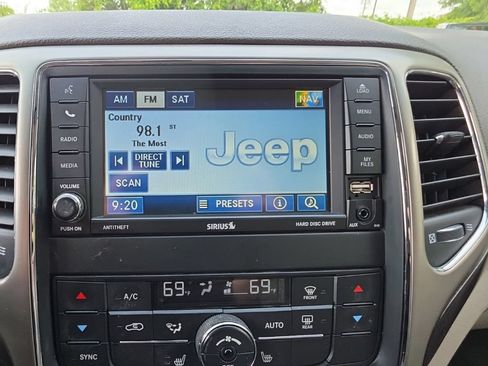 Used 2012 Jeep Grand Cherokee Laredo AWD/4WD image 14