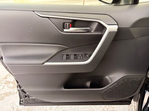 Used 2025 Toyota RAV4 XLE image 10