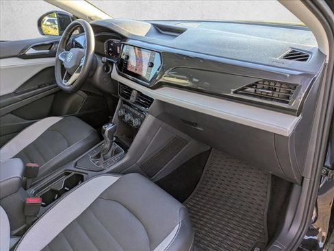 Certified 2022 Volkswagen Taos SEL w/ Panoramic Sunroof Package image 17