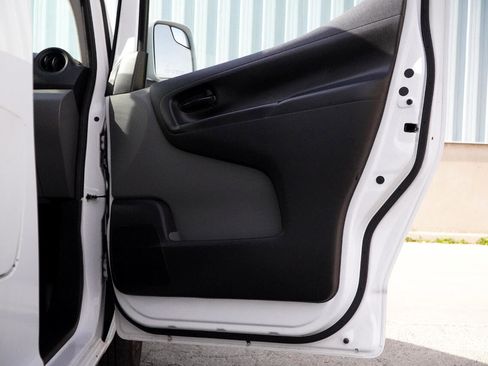 Used 2020 Nissan NV200 SV w/ Sliding Glass Door Package image 25