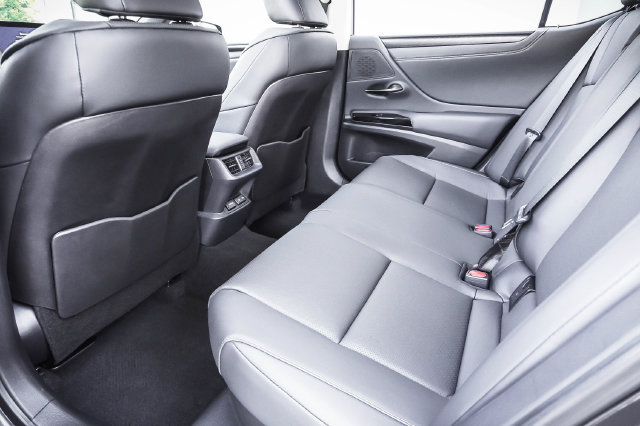 Certified 2025 Lexus ES 300h w/ Premium Package FWD image 21