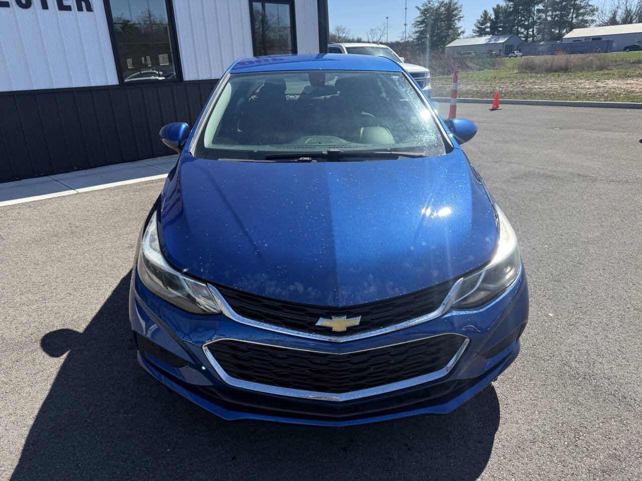 Used 2017 Chevrolet Cruze LT w/ Convenience Package FWD image 3