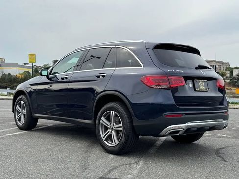 Used 2021 Mercedes-Benz GLC 300 4MATIC image 4