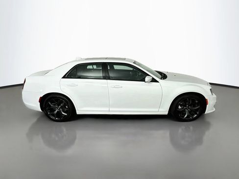 Used 2023 Chrysler 300 Touring L w/ Popular Equipment Group RWD image 8