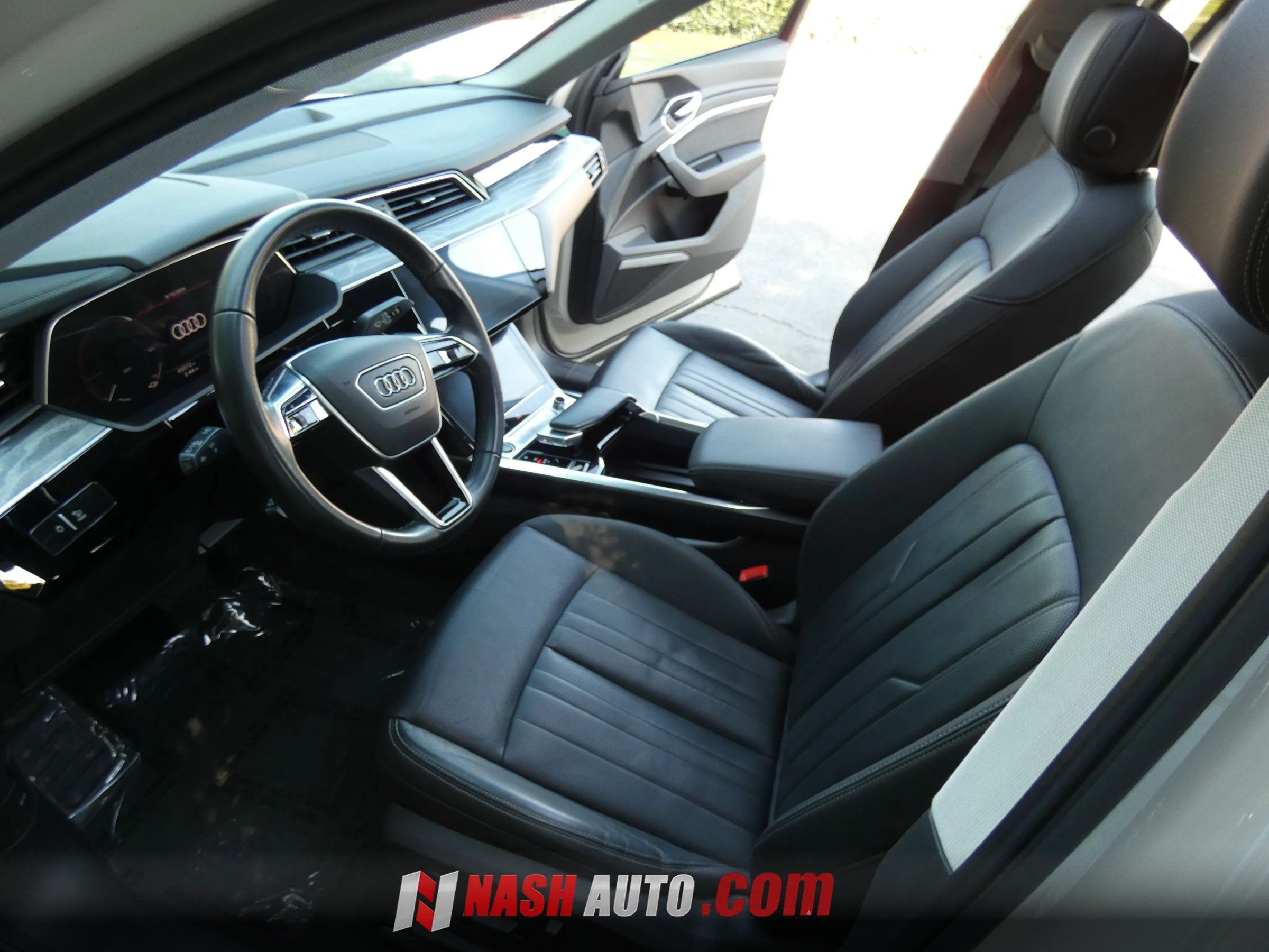 Used 2022 Audi e-tron Premium Plus w/ Premium Plus Package AWD/4WD image 53