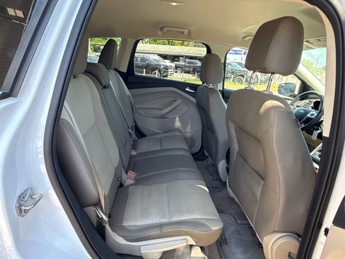 Used 2016 Ford Escape SE w/ Equipment Group 201A image 19