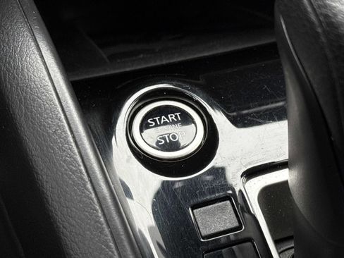 Used 2023 Nissan Versa SV image 19