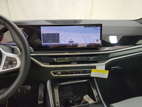 Used 2025 BMW X5 xDrive50e w/ M Sport Package image 11