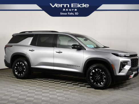 Used 2025 Chevrolet Traverse Z71 AWD/4WD image 1