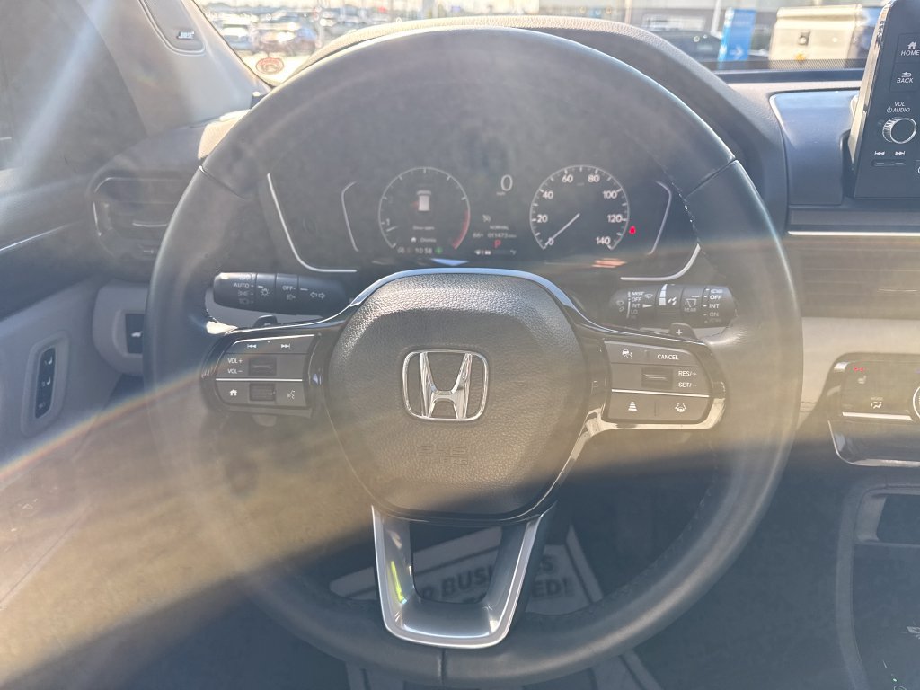 Used 2025 Honda Pilot Touring image 17