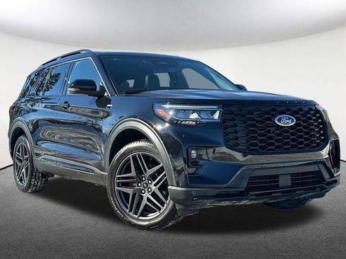 Used 2025 Ford Explorer ST-Line w/ Premium Package image 2