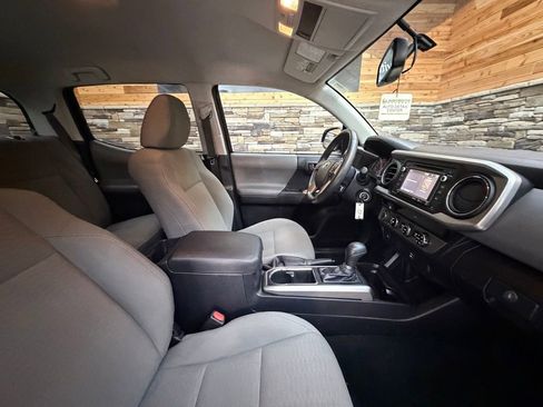 Used 2017 Toyota Tacoma SR5 w/ Tow Package AWD/4WD image 14