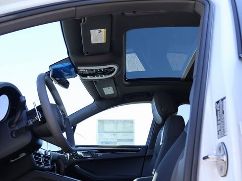 New 2026 Porsche Macan image 35