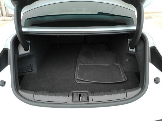 Used 2022 Porsche Taycan RWD image 26