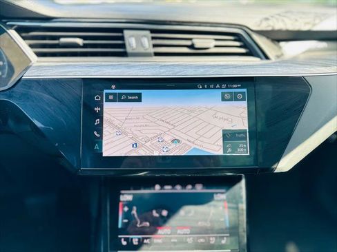 Used 2022 Audi e-tron Premium Plus w/ Premium Plus Package image 12